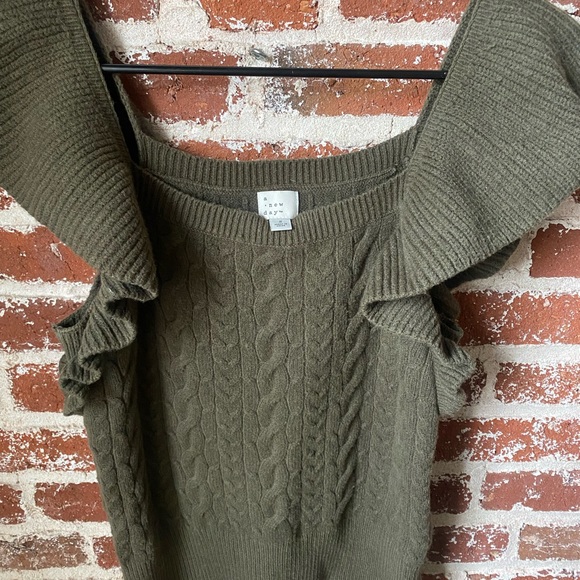 A New Day olive green knit tank with flutter sleeves - Picture 4 of 5